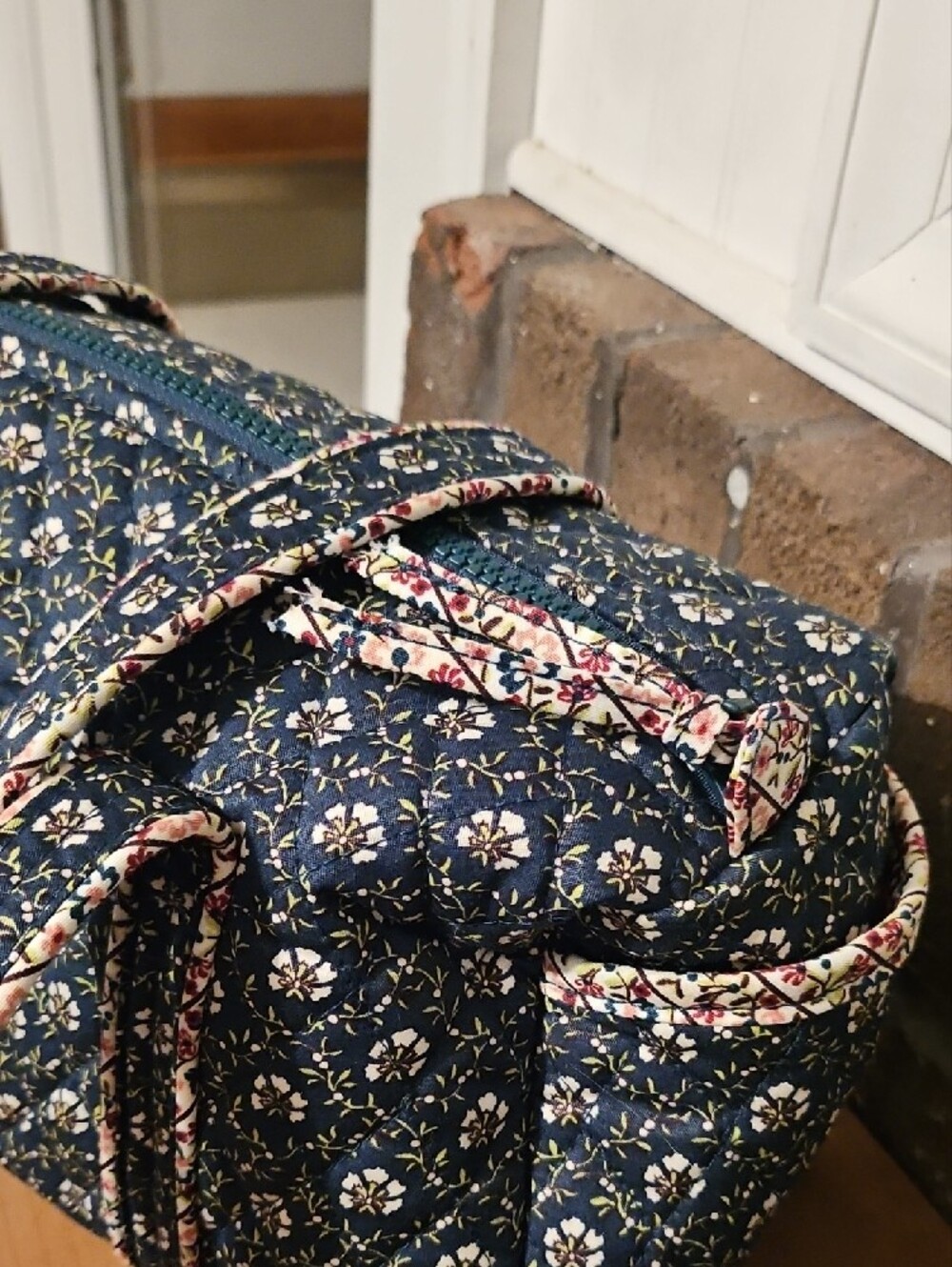 Vera Bradley 100 Bag - Picture 5 of 7